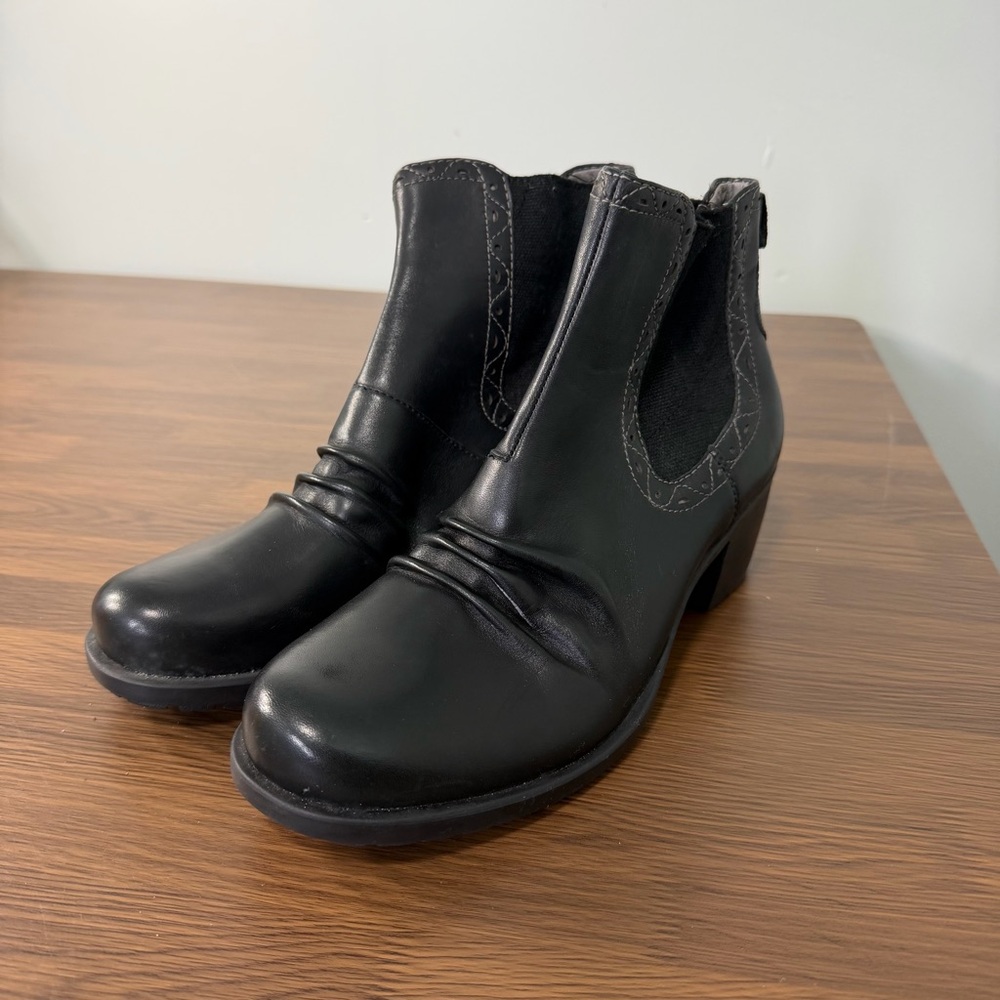 Earth Denali Aspect Black Leather‎ Pull On Ankle Bootie Boots Size 9.5